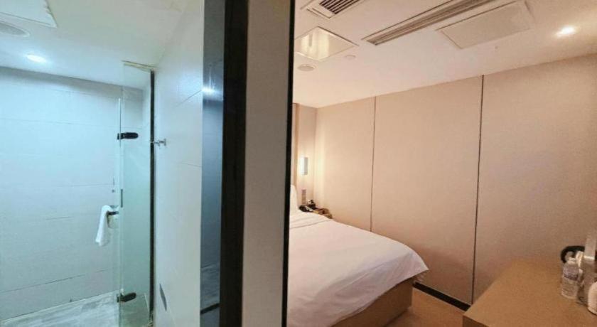 Lavande Railway Station Branch Hotel Shanghai